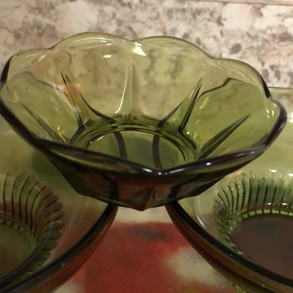 2 GREEN GLASS SMOOTH  SIDES W/RIBBED FOOT & 1 SMALL SUNBURST BOWL -SCALLOP TOP - Picture 10 of 12
